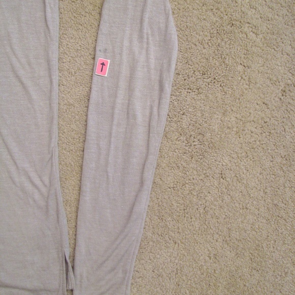 Super Heroes Long Sleeve Graphic Tee Womens Size XS Extra Small Grey Comics - Picture 9 of 9